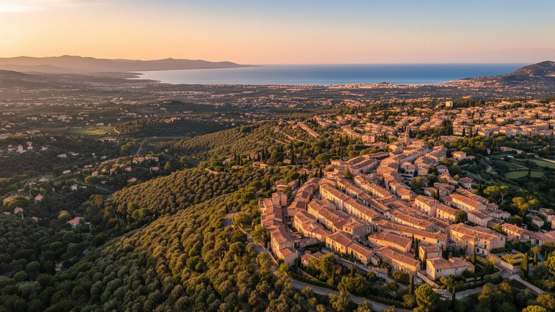 Vue panoramique de Mouans-Sartoux et la Côte d'Azur
